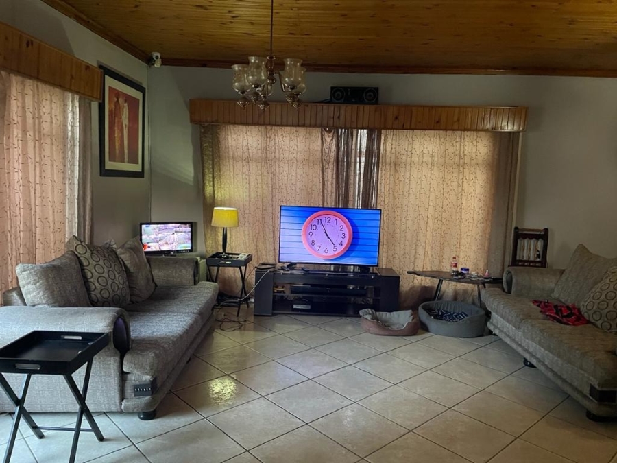 5 Bedroom Property for Sale in Oos Einde North West